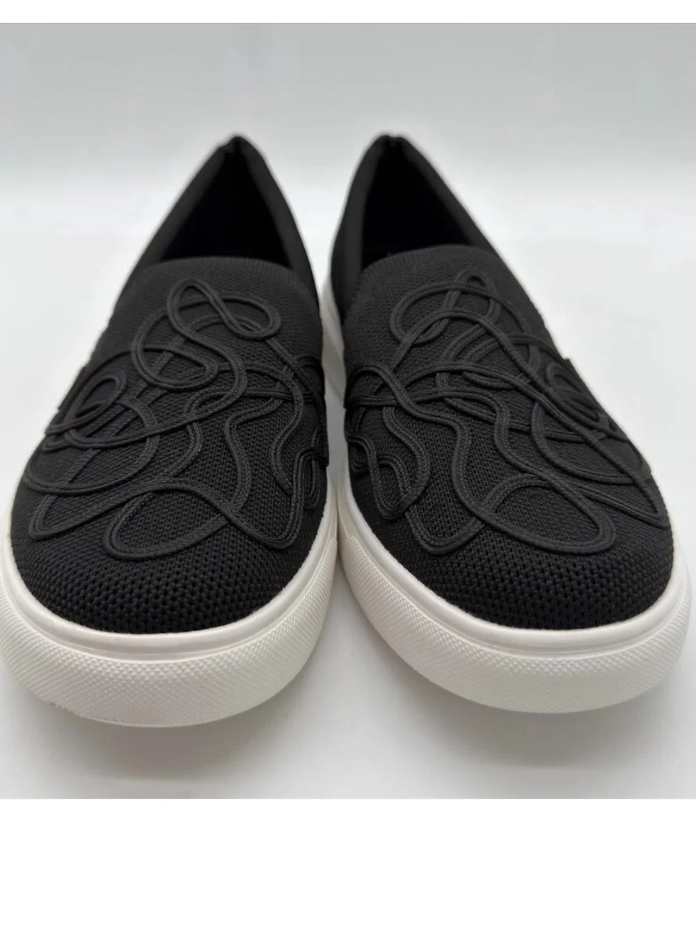 Vivaia V-Tune Embroidered Water resistant Knit Slip on Sneakers. Size 9